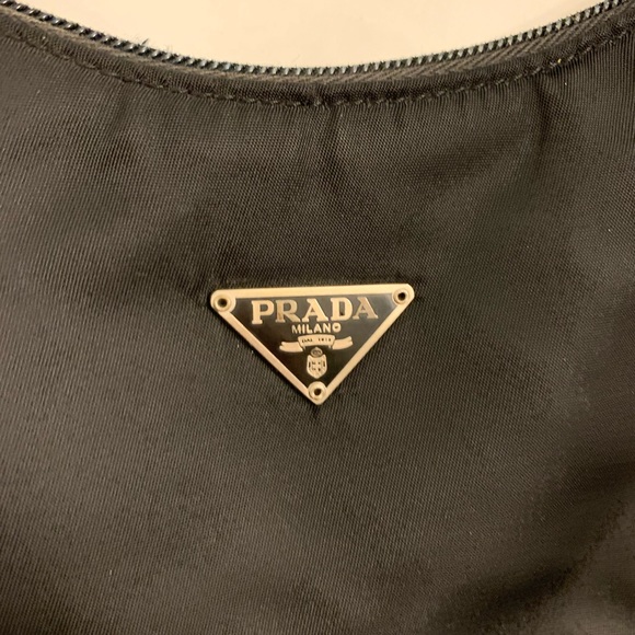 Prada Tessuto Mini Re-Edition 2000 Nylon Bag w/ authentic ID card verification - Picture 4 of 16